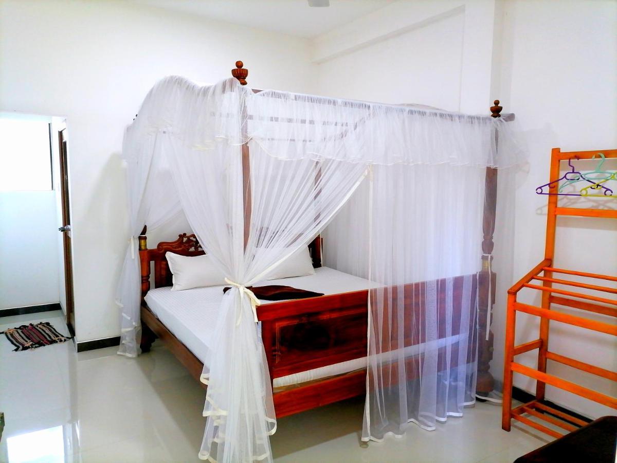 Lionka Guesthouse Mirissa Buitenkant foto