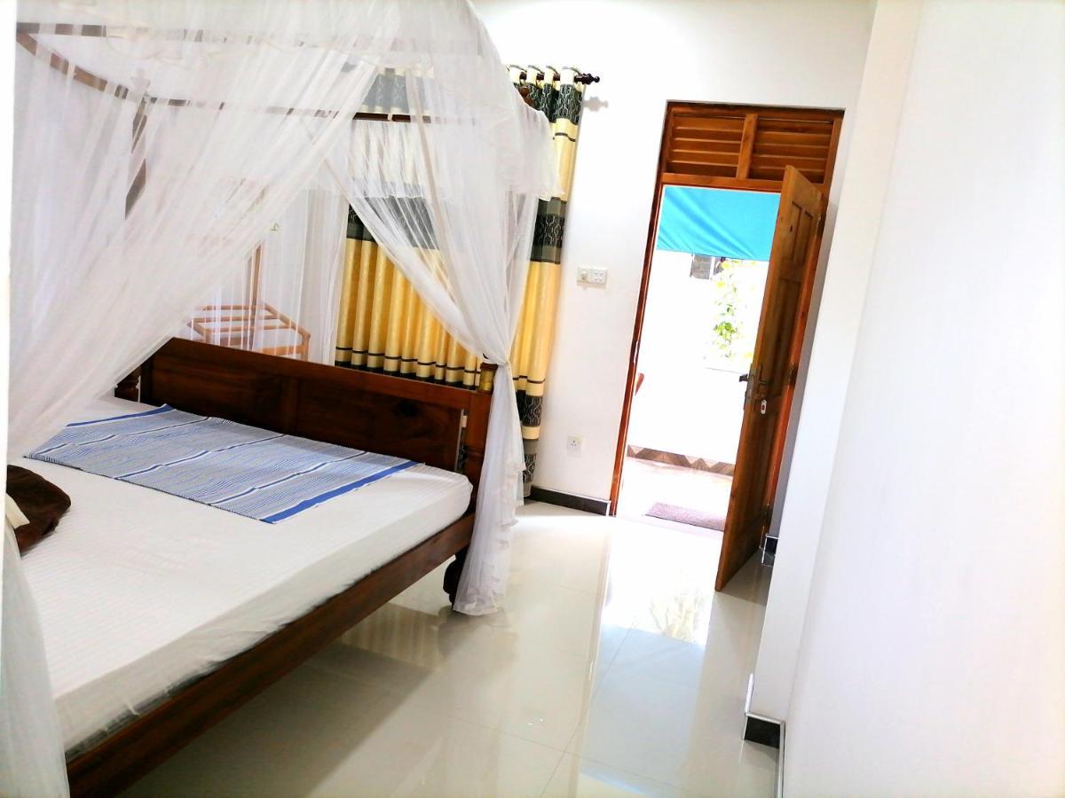 Lionka Guesthouse Mirissa Buitenkant foto