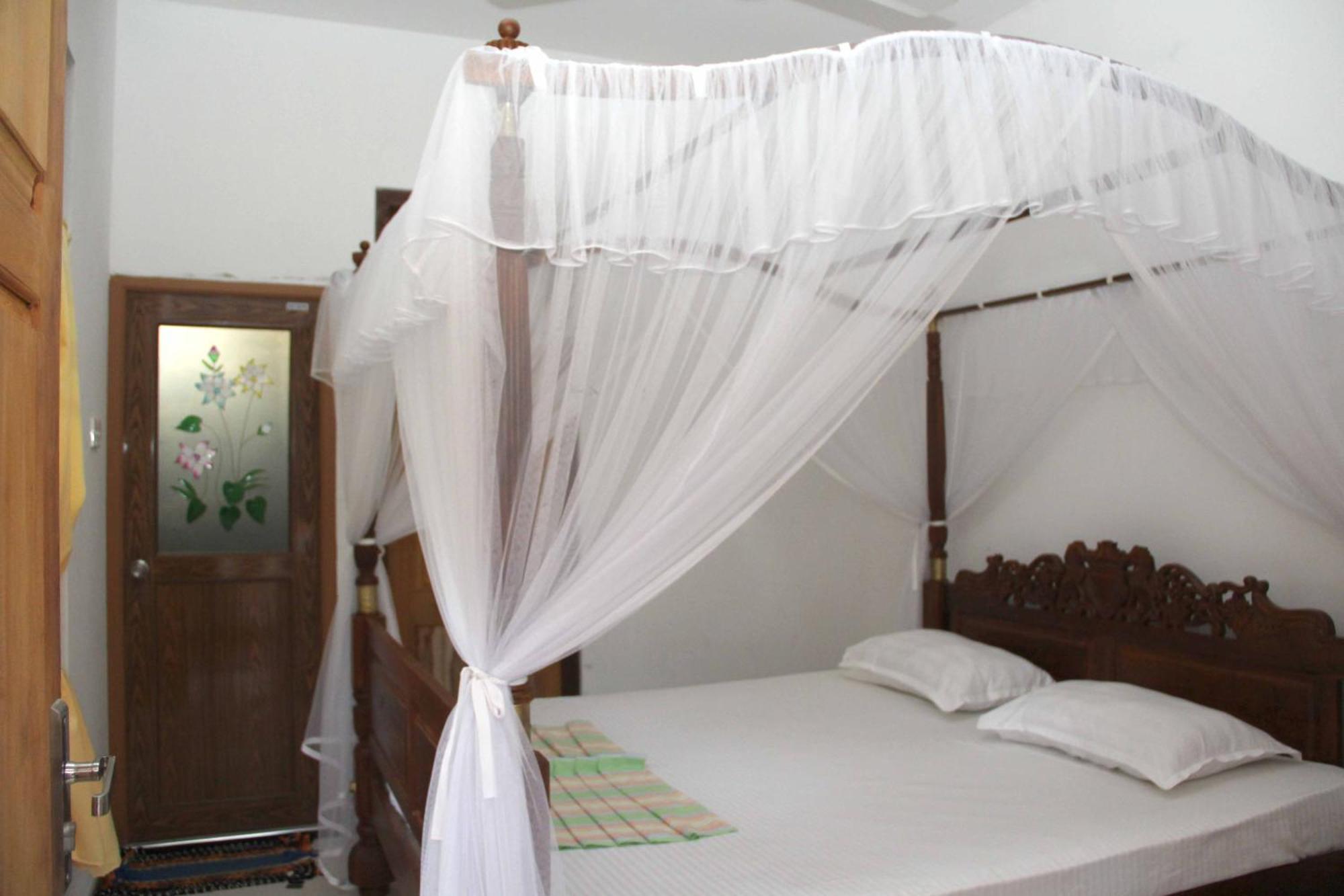 Lionka Guesthouse Mirissa Buitenkant foto