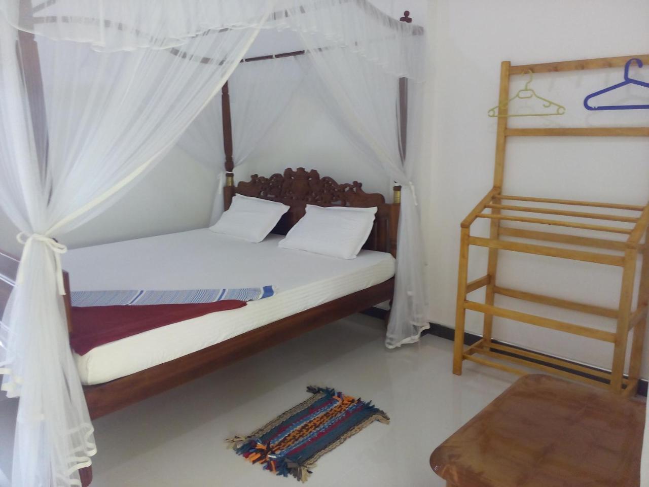 Lionka Guesthouse Mirissa Buitenkant foto